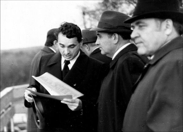 Иллюстрация к книге — За фасадом сталинской конституции. Советский парламент от Калинина до Громыко [i_031.jpg]