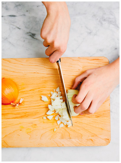 Иллюстрация к книге — Авокадо, хлеб, яйцо. 100 простых рецептов, которые помогут тебе стать звездой на кухне [i_011.jpg]