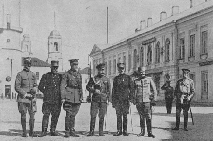 Иллюстрация к книге — В царской ставке [i_010.jpg]