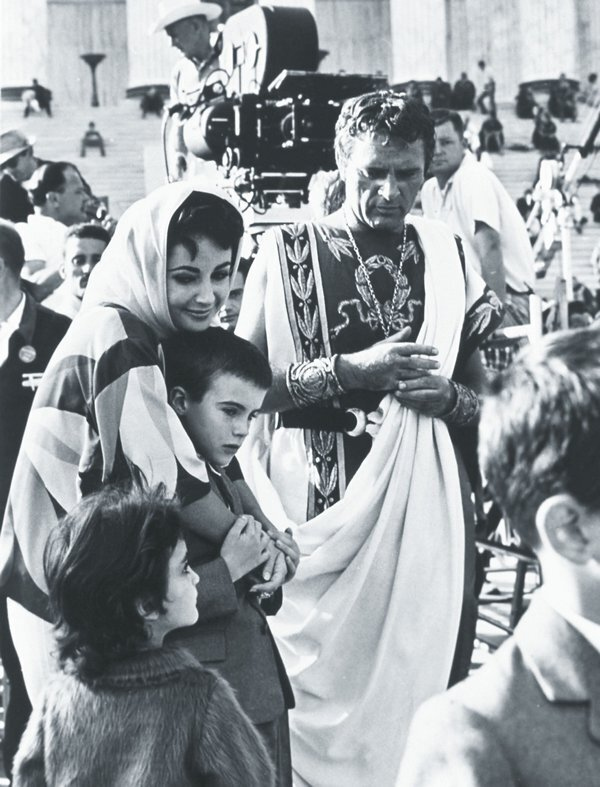 Иллюстрация к книге — Элизабет Тейлор. Жизнь, рассказанная ею самой [i_014.jpg]