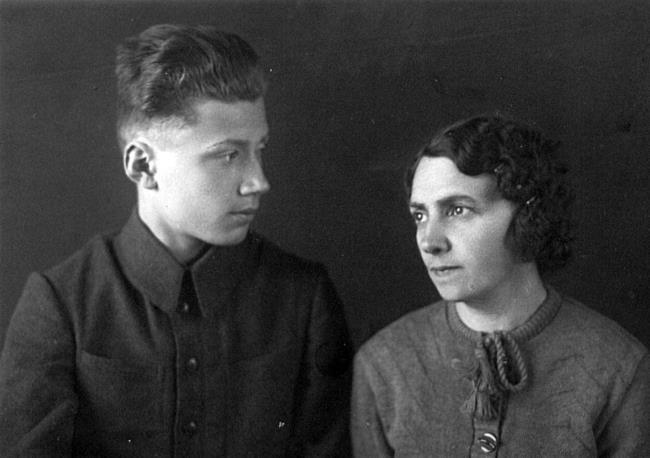 Иллюстрация к книге — Прислужники Гитлера. Немецкие разведывательно-диверсионные школы и курсы на территории Белоруссии в 1941–1944 гг. [i_016.jpg]