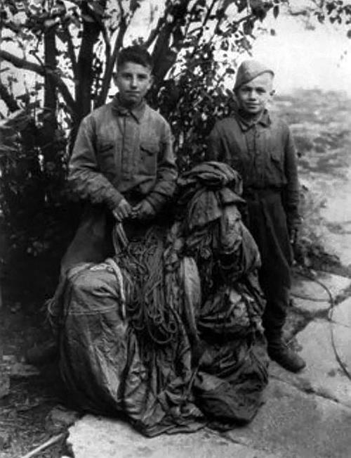 Иллюстрация к книге — Прислужники Гитлера. Немецкие разведывательно-диверсионные школы и курсы на территории Белоруссии в 1941–1944 гг. [i_024.jpg]