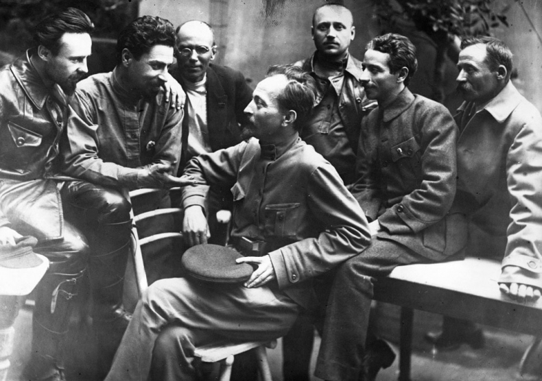 Иллюстрация к книге — Не прощаюсь [i_022.jpg]