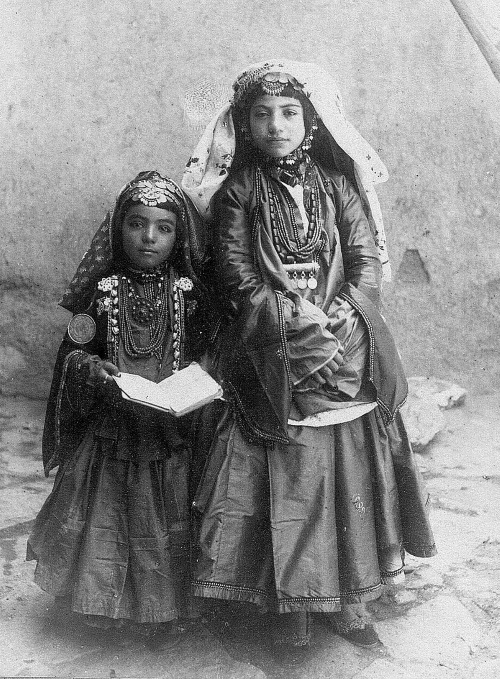 Иллюстрация к книге — История войны и владычества русских на Кавказе. Народы, населяющие Закавказье. Том 2 [i_009.jpg]