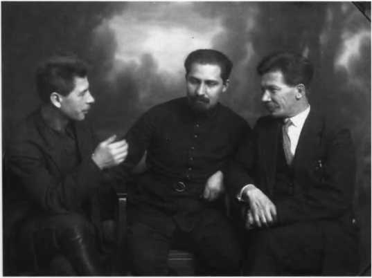 Иллюстрация к книге — О команде Сталина - годы опасной жизни в советской политике [i_002.jpg]