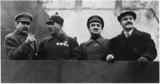 Иллюстрация к книге — О команде Сталина - годы опасной жизни в советской политике [i_013.jpg]