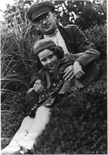 Иллюстрация к книге — О команде Сталина - годы опасной жизни в советской политике [i_014.jpg]