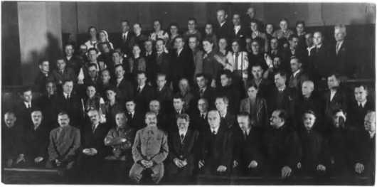 Иллюстрация к книге — О команде Сталина - годы опасной жизни в советской политике [i_020.jpg]