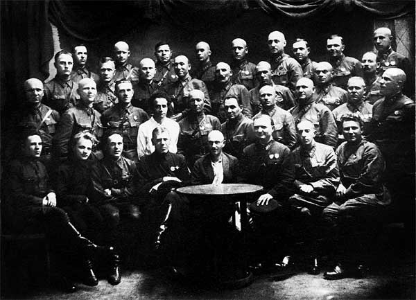 Иллюстрация к книге — Без войны и на войне [i_023.jpg]