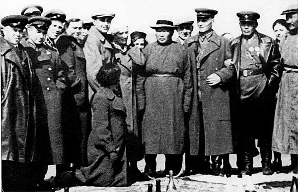 Иллюстрация к книге — Без войны и на войне [i_027.jpg]