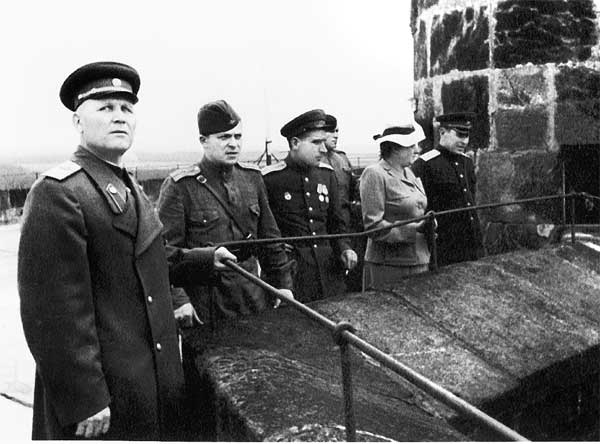 Иллюстрация к книге — Без войны и на войне [i_051.jpg]