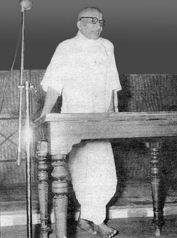 Иллюстрация к книге — Сердце йоги. Принципы построения индивидуальной практики. «Йога-сутры» Патанджали. «Йоганджалисара» Шри Кришнамачарья [i_006.jpg]