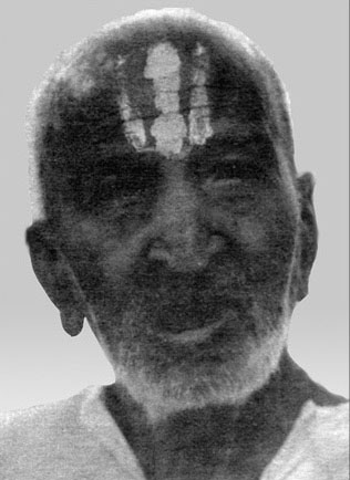 Иллюстрация к книге — Сердце йоги. Принципы построения индивидуальной практики. «Йога-сутры» Патанджали. «Йоганджалисара» Шри Кришнамачарья [i_007.jpg]