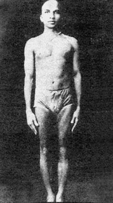 Иллюстрация к книге — Сердце йоги. Принципы построения индивидуальной практики. «Йога-сутры» Патанджали. «Йоганджалисара» Шри Кришнамачарья [i_013.jpg]