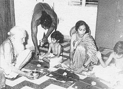 Иллюстрация к книге — Сердце йоги. Принципы построения индивидуальной практики. «Йога-сутры» Патанджали. «Йоганджалисара» Шри Кришнамачарья [i_022.jpg]