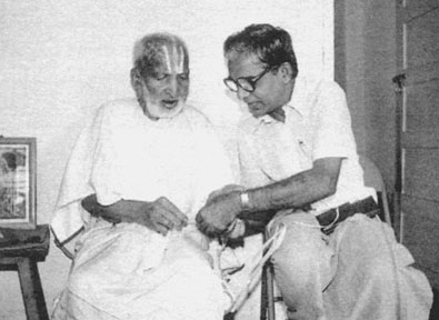 Иллюстрация к книге — Сердце йоги. Принципы построения индивидуальной практики. «Йога-сутры» Патанджали. «Йоганджалисара» Шри Кришнамачарья [i_023.jpg]