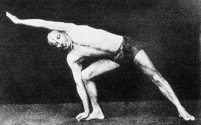 Иллюстрация к книге — Сердце йоги. Принципы построения индивидуальной практики. «Йога-сутры» Патанджали. «Йоганджалисара» Шри Кришнамачарья [i_034.jpg]