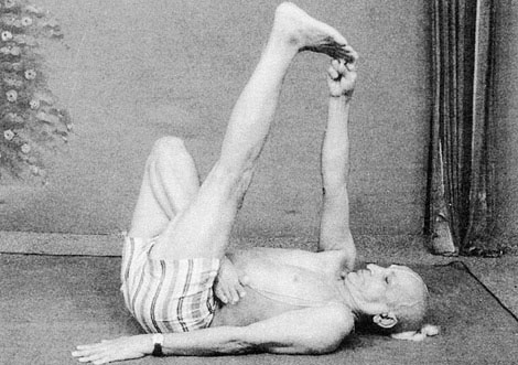 Иллюстрация к книге — Сердце йоги. Принципы построения индивидуальной практики. «Йога-сутры» Патанджали. «Йоганджалисара» Шри Кришнамачарья [i_039.jpg]