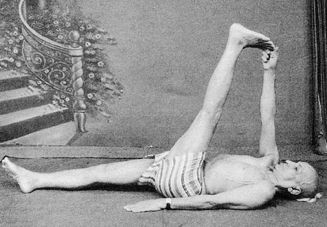 Иллюстрация к книге — Сердце йоги. Принципы построения индивидуальной практики. «Йога-сутры» Патанджали. «Йоганджалисара» Шри Кришнамачарья [i_040.jpg]