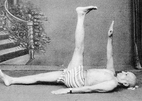 Иллюстрация к книге — Сердце йоги. Принципы построения индивидуальной практики. «Йога-сутры» Патанджали. «Йоганджалисара» Шри Кришнамачарья [i_041.jpg]