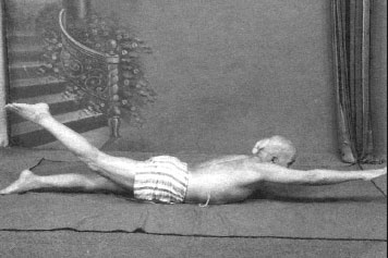 Иллюстрация к книге — Сердце йоги. Принципы построения индивидуальной практики. «Йога-сутры» Патанджали. «Йоганджалисара» Шри Кришнамачарья [i_043.jpg]