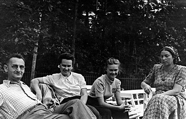 Иллюстрация к книге — Родом из Переделкино [_18.jpg]