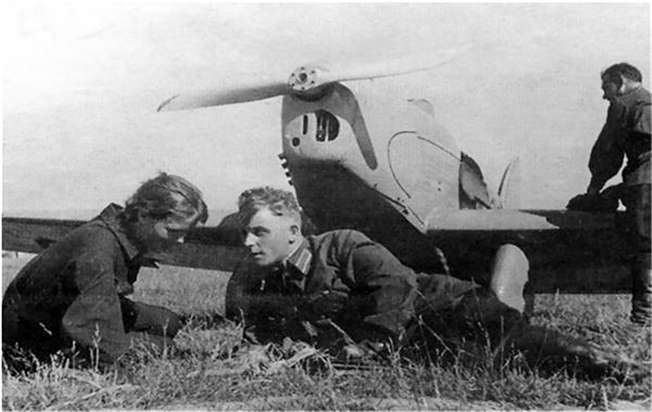 Иллюстрация к книге — Небо вторжения. Горячее лето 1941 года [i_009.jpg]