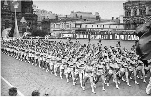 Иллюстрация к книге — Небо вторжения. Горячее лето 1941 года [i_010.jpg]