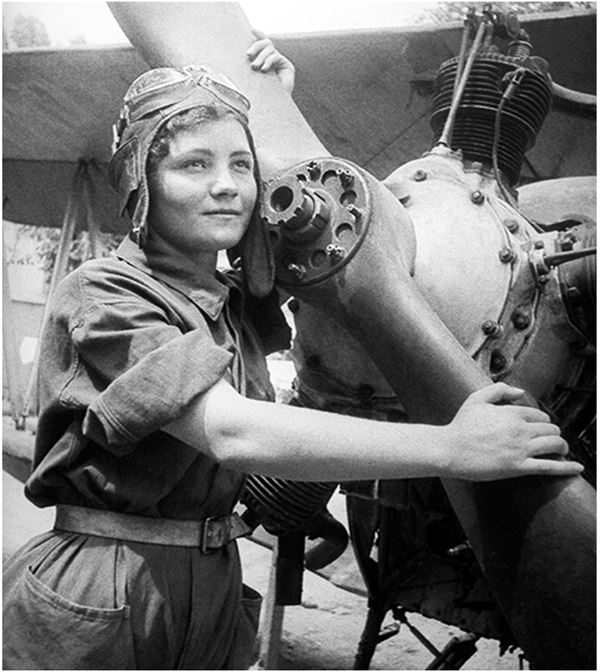 Иллюстрация к книге — Небо вторжения. Горячее лето 1941 года [i_011.jpg]