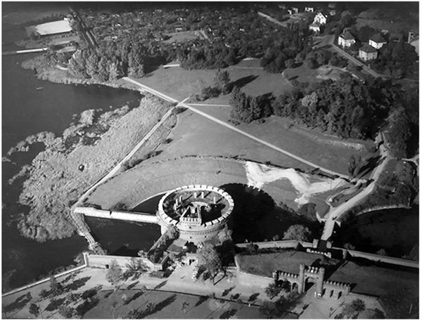 Иллюстрация к книге — Небо вторжения. Горячее лето 1941 года [i_014.jpg]