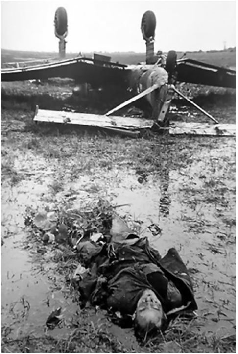 Иллюстрация к книге — Небо вторжения. Горячее лето 1941 года [i_060.jpg]