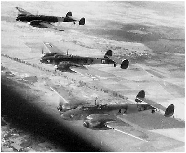 Иллюстрация к книге — Небо вторжения. Горячее лето 1941 года [i_066.jpg]