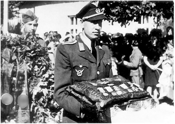 Иллюстрация к книге — Небо вторжения. Горячее лето 1941 года [i_094.jpg]