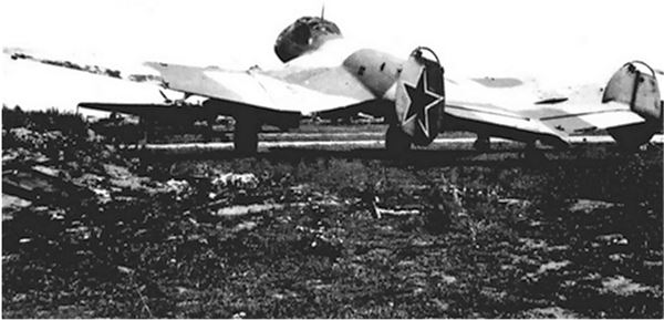 Иллюстрация к книге — Небо вторжения. Горячее лето 1941 года [i_114.jpg]