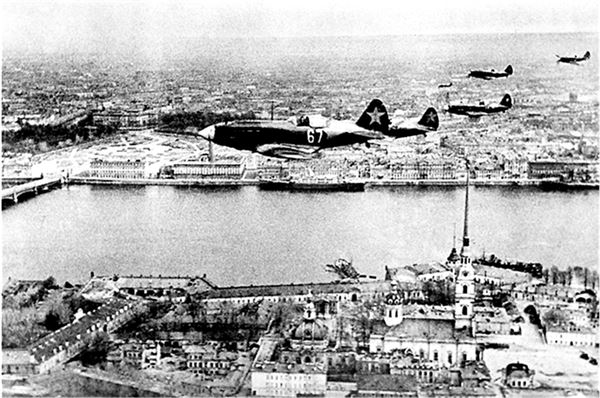 Иллюстрация к книге — Небо вторжения. Горячее лето 1941 года [i_139.jpg]