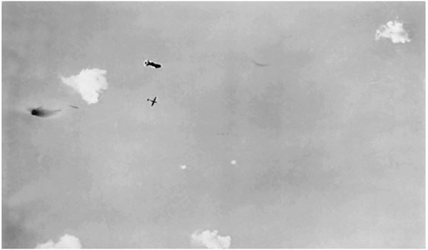 Иллюстрация к книге — Небо вторжения. Горячее лето 1941 года [i_160.jpg]