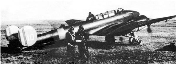 Иллюстрация к книге — Небо вторжения. Горячее лето 1941 года [i_171.jpg]