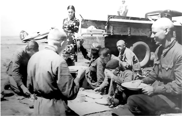 Иллюстрация к книге — Небо вторжения. Горячее лето 1941 года [i_181.jpg]