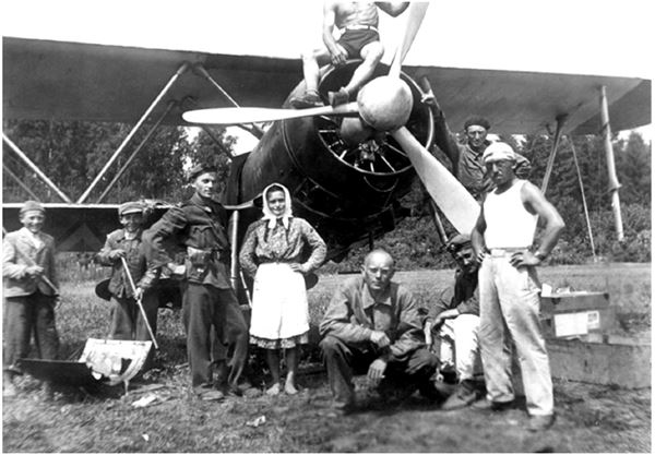 Иллюстрация к книге — Небо вторжения. Горячее лето 1941 года [i_194.jpg]