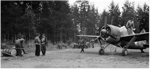 Иллюстрация к книге — Небо вторжения. Горячее лето 1941 года [i_198.jpg]