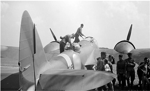 Иллюстрация к книге — Небо вторжения. Горячее лето 1941 года [i_204.jpg]