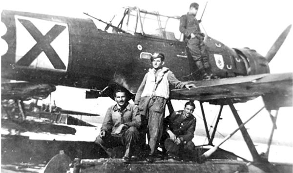 Иллюстрация к книге — Небо вторжения. Горячее лето 1941 года [i_232.jpg]