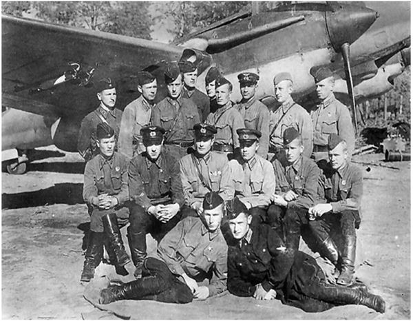 Иллюстрация к книге — Небо вторжения. Горячее лето 1941 года [i_254.jpg]