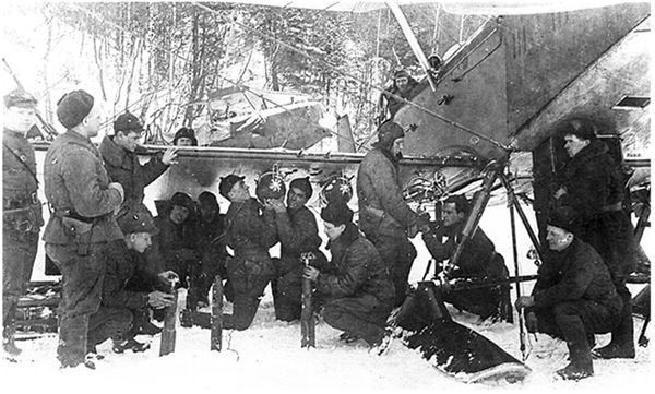 Иллюстрация к книге — Небо вторжения. Горячее лето 1941 года [i_258.jpg]