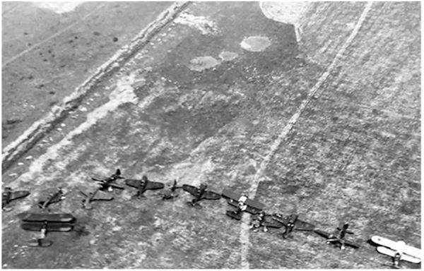 Иллюстрация к книге — Небо вторжения. Горячее лето 1941 года [i_262.jpg]