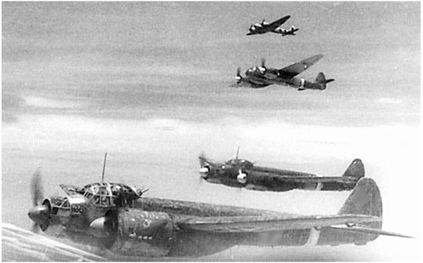 Иллюстрация к книге — Небо вторжения. Горячее лето 1941 года [i_274.jpg]