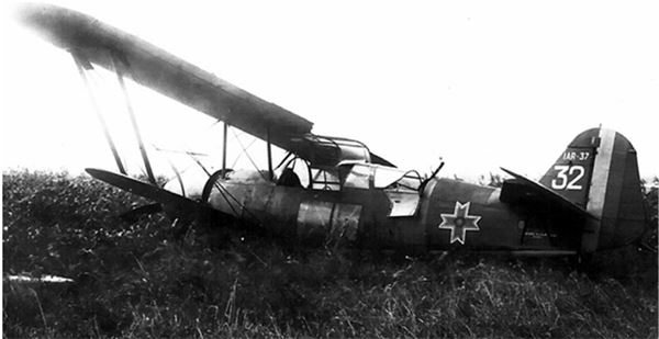 Иллюстрация к книге — Небо вторжения. Горячее лето 1941 года [i_276.jpg]