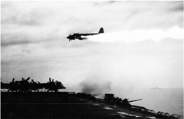 Иллюстрация к книге — Небо вторжения. Горячее лето 1941 года [i_293.jpg]