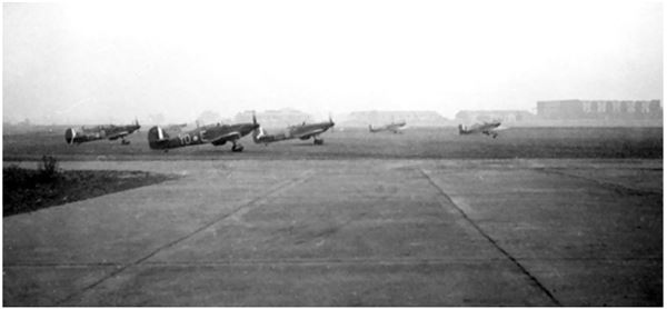 Иллюстрация к книге — Небо вторжения. Горячее лето 1941 года [i_319.jpg]