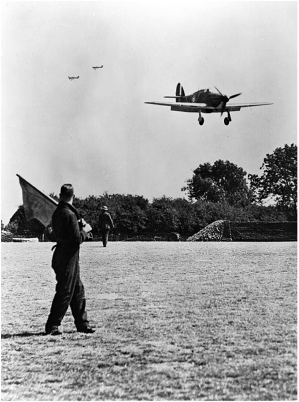 Иллюстрация к книге — Небо вторжения. Горячее лето 1941 года [i_325.jpg]